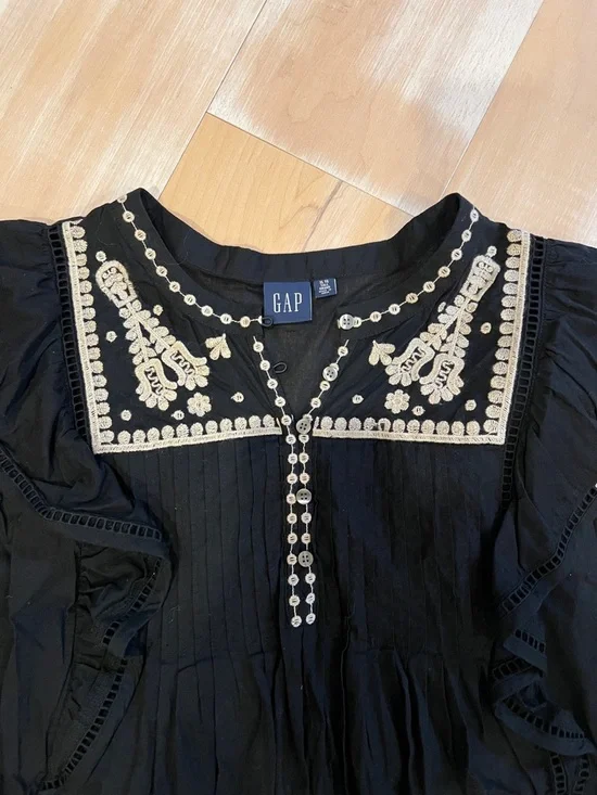 GAP Black Sleeveless Embroidered Yoke Blouse - Picture 3 of 7